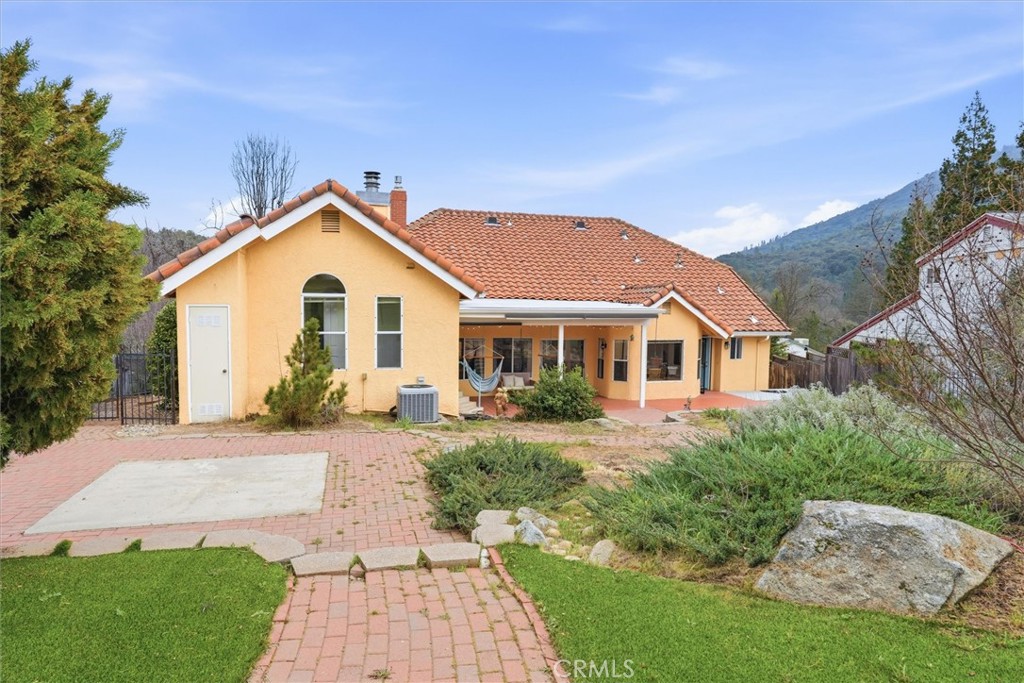 40484 Goldside Dr, Oakhurst, CA 93644