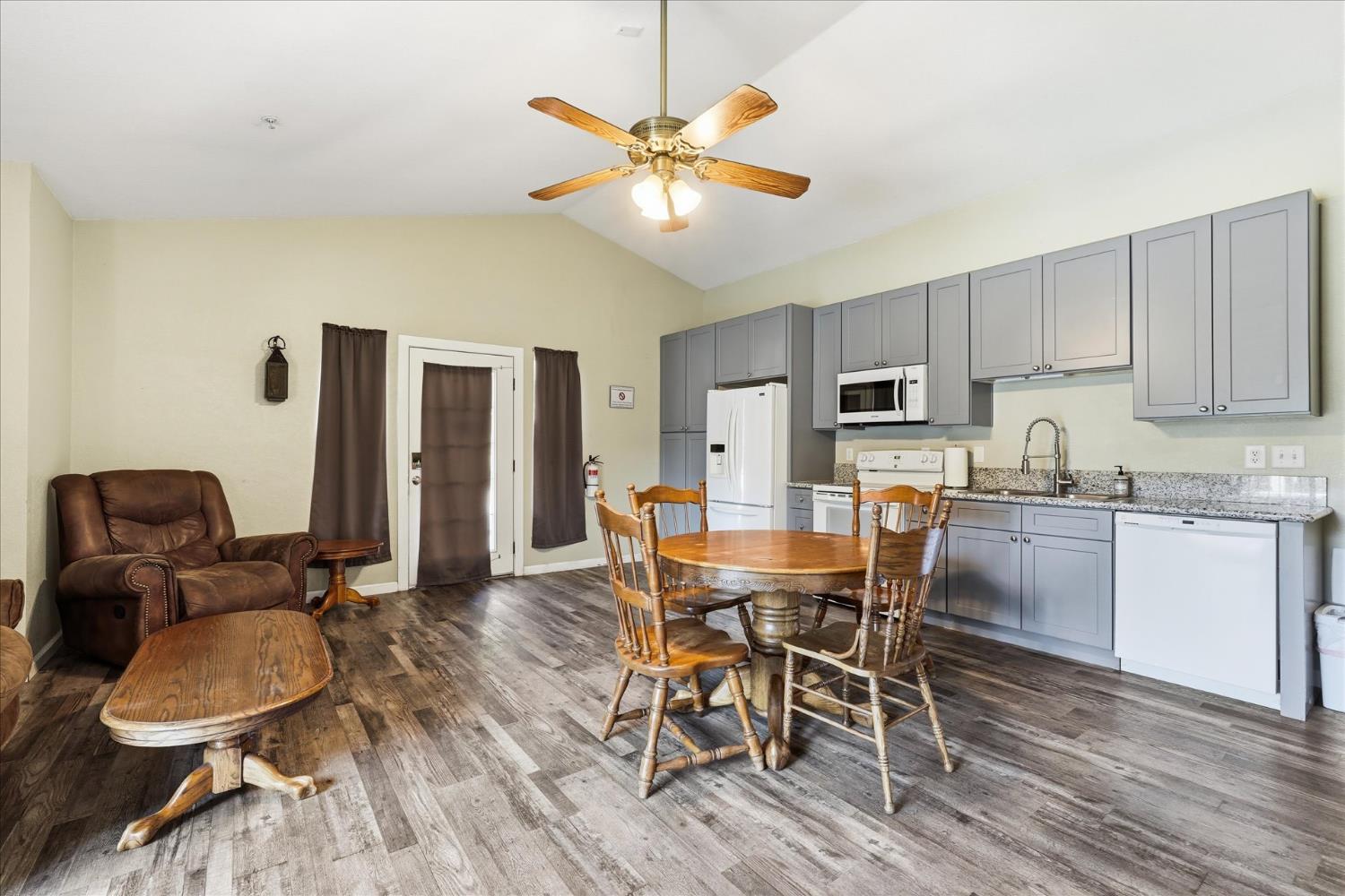 42406 Windy Gap Dr, Ahwahnee, CA 93601