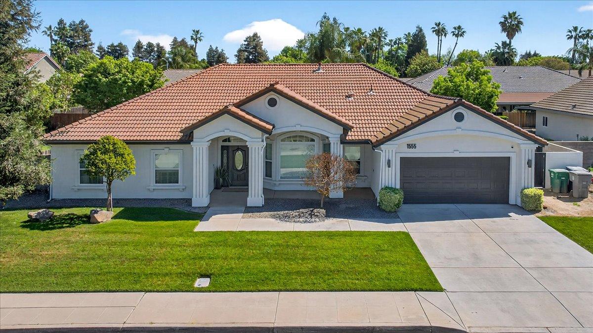 1555 Taylor Ln, Madera, CA 93637