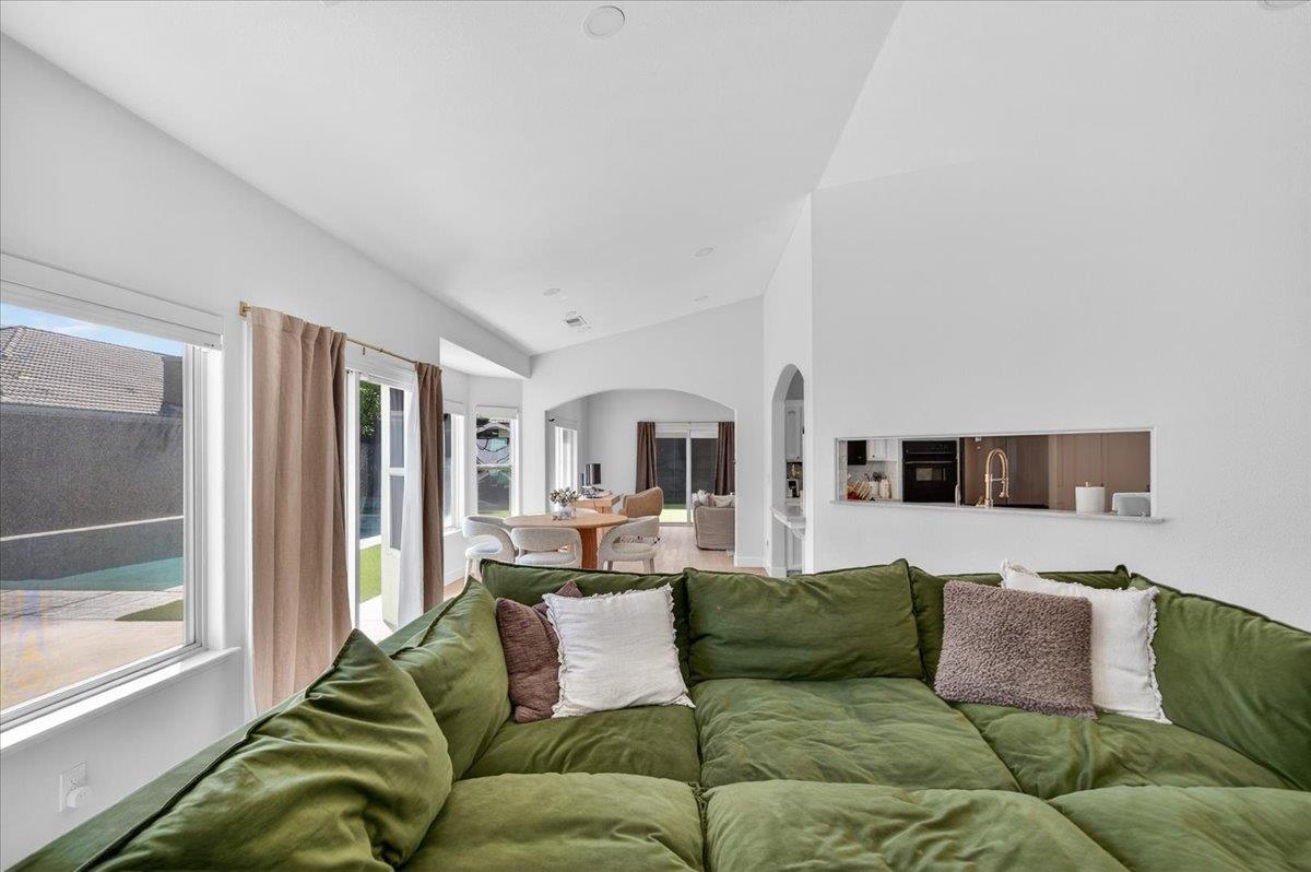 1555 Taylor Ln, Madera, CA 93637