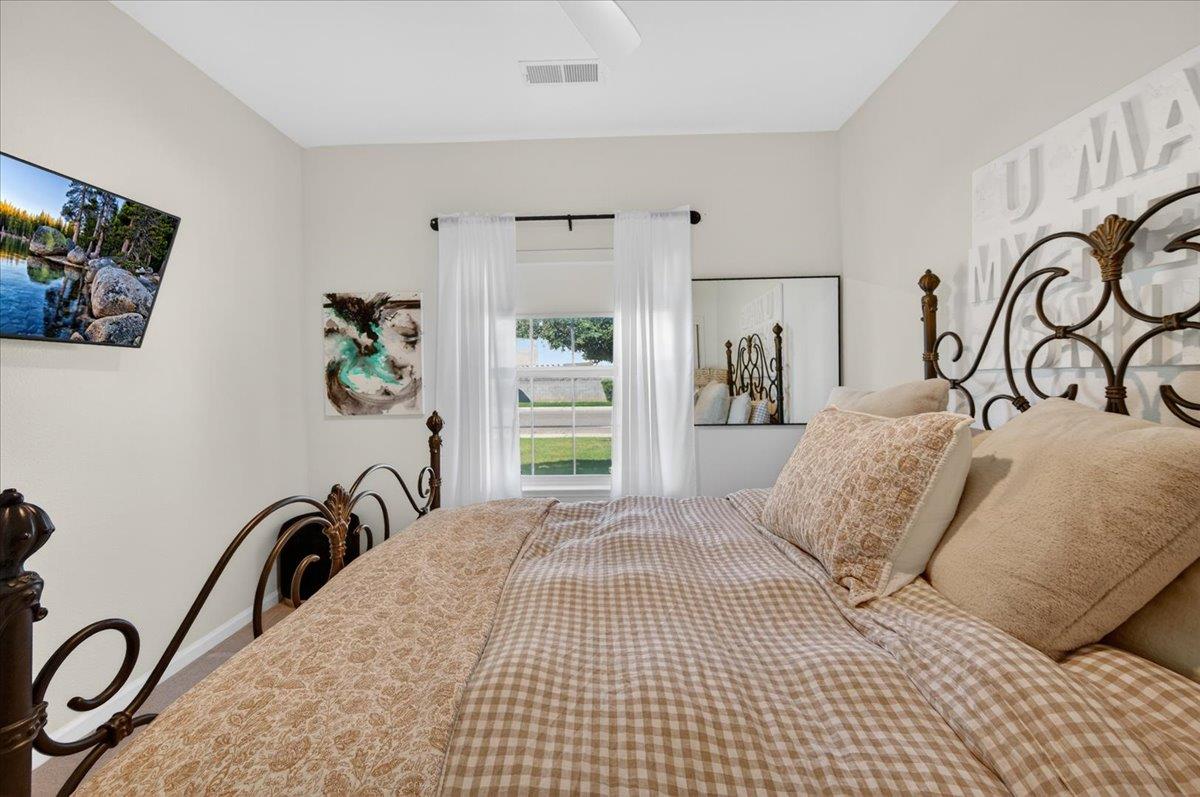 1555 Taylor Ln, Madera, CA 93637