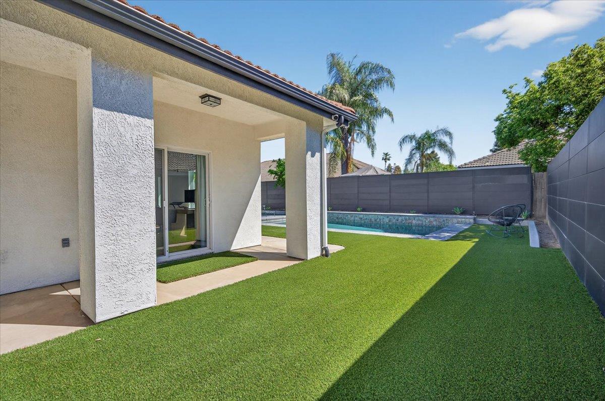 1555 Taylor Ln, Madera, CA 93637