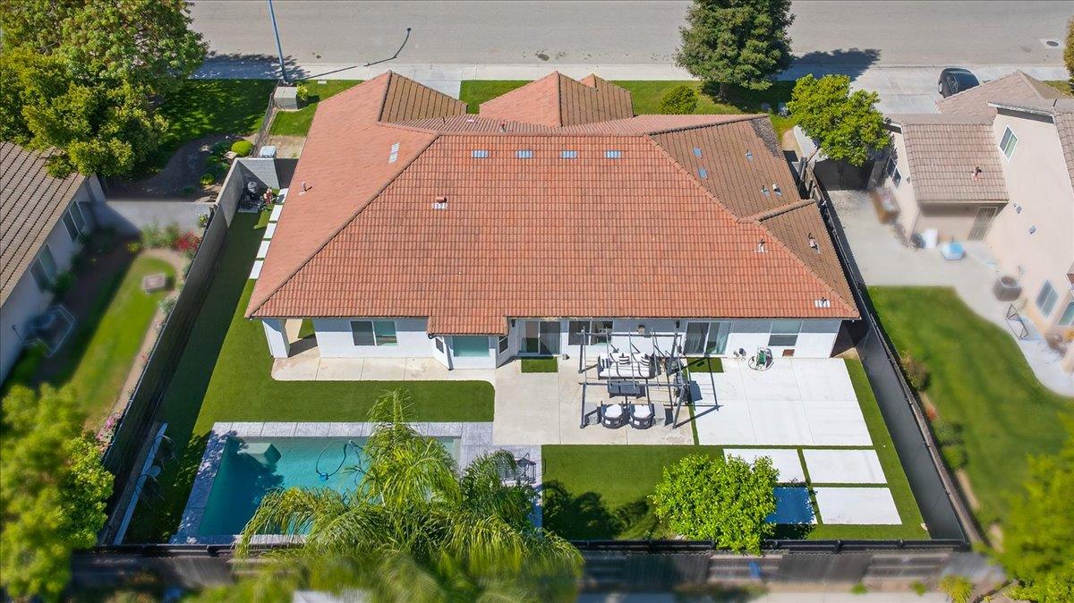 1555 Taylor Ln, Madera, CA 93637